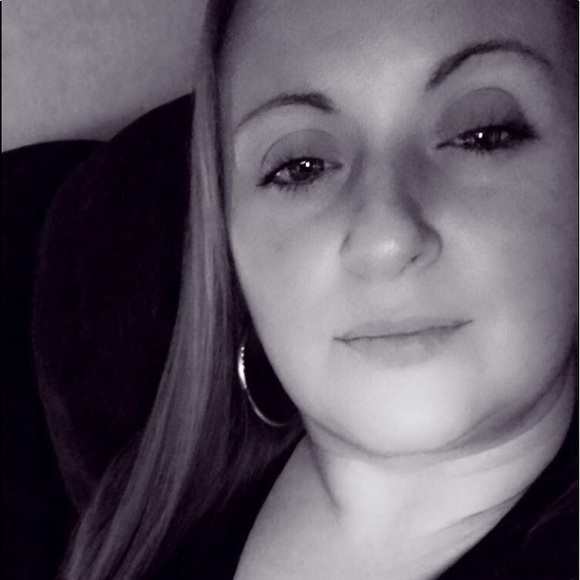 Meet your Posher, Dee - Picture 1 of 1